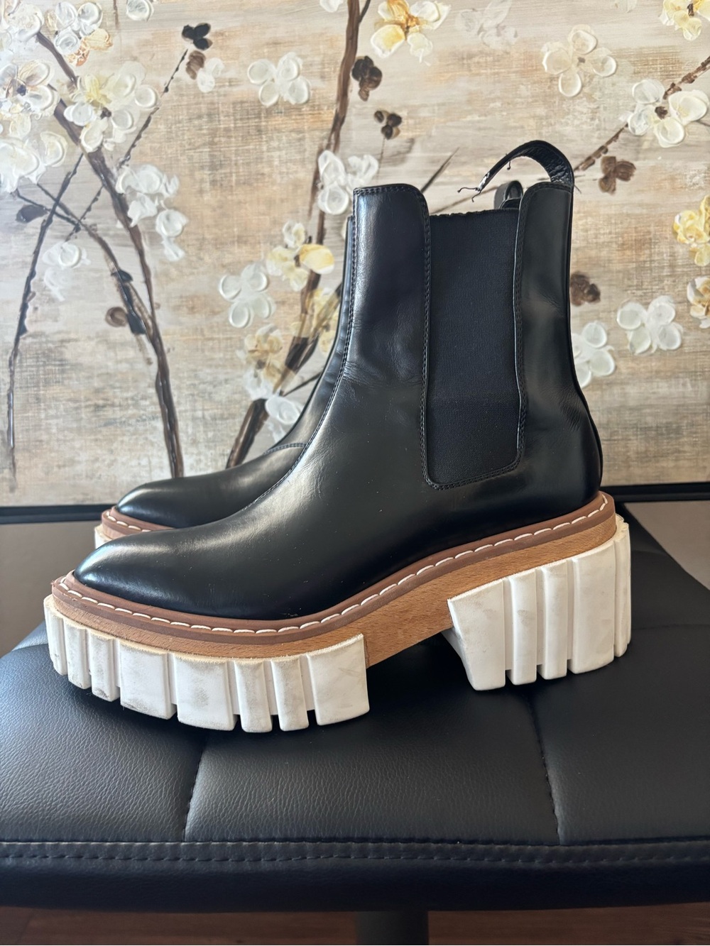 Stella McCartney Black Leather Lace-Up Platform Boots with White Chunky Sole - Picture 4 of 14